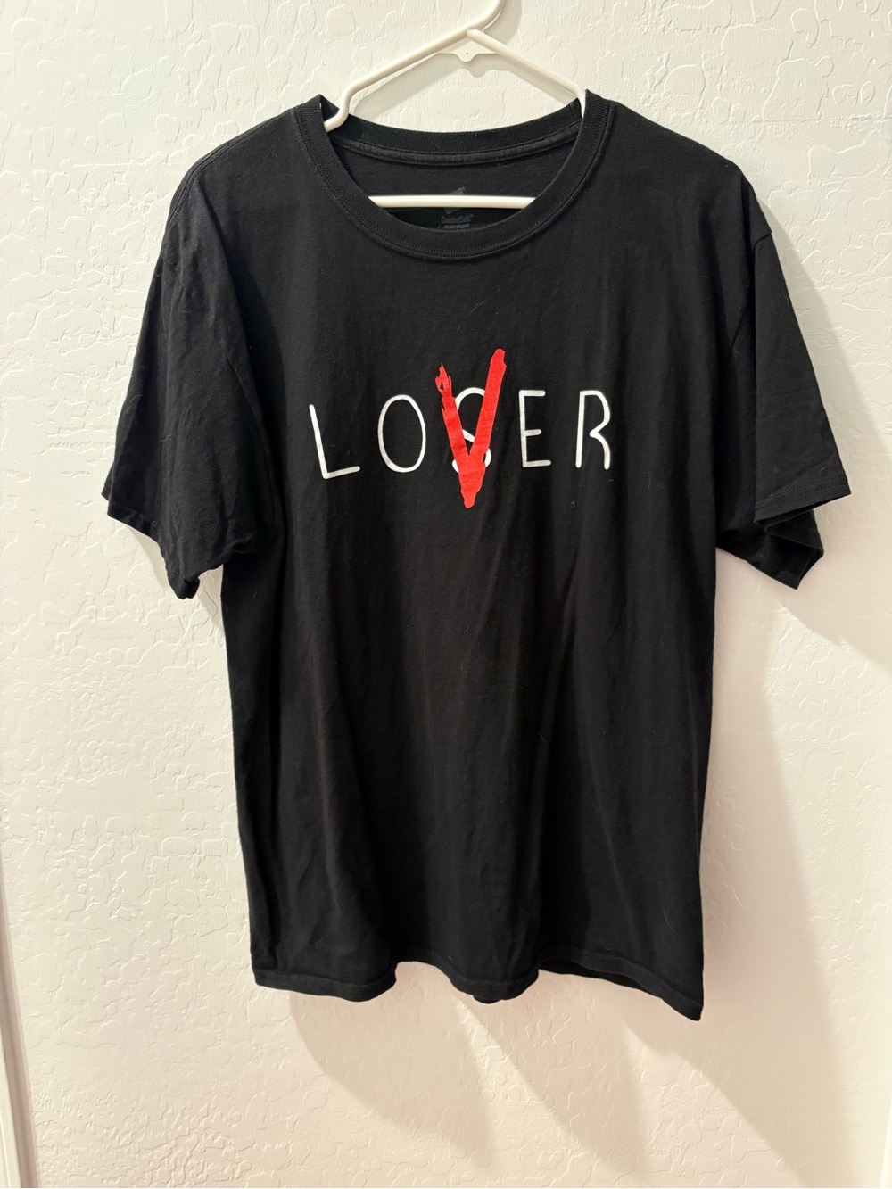 LOVER Red V Graphic Black T-Shirt Size Large